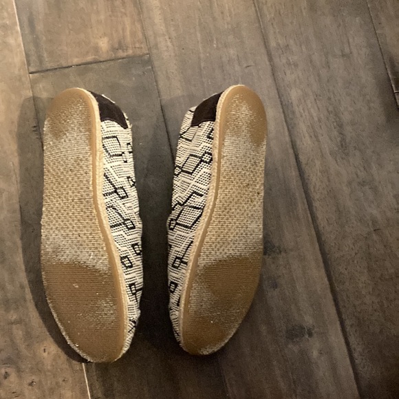 Toms size 7.5black and white - Picture 4 of 5